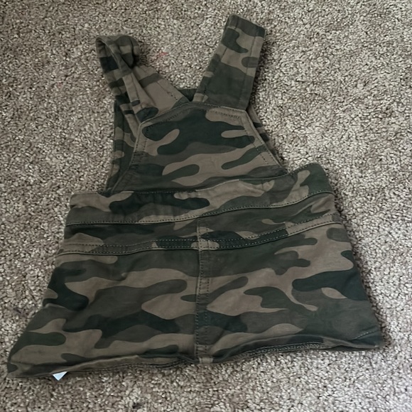 EUC Carter’s camo overall skirt 3m - Picture 2 of 3